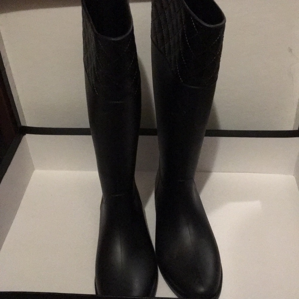 Jessica Simpson black rubber boots